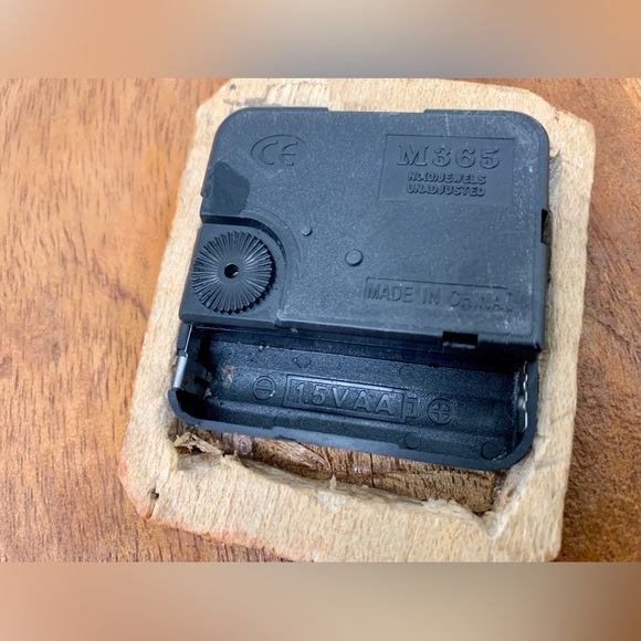 Mid Century Vintage Large Artisan Hand Crafted Wooden Quartz AFRICA Wall Clock - Picture 16 of 16